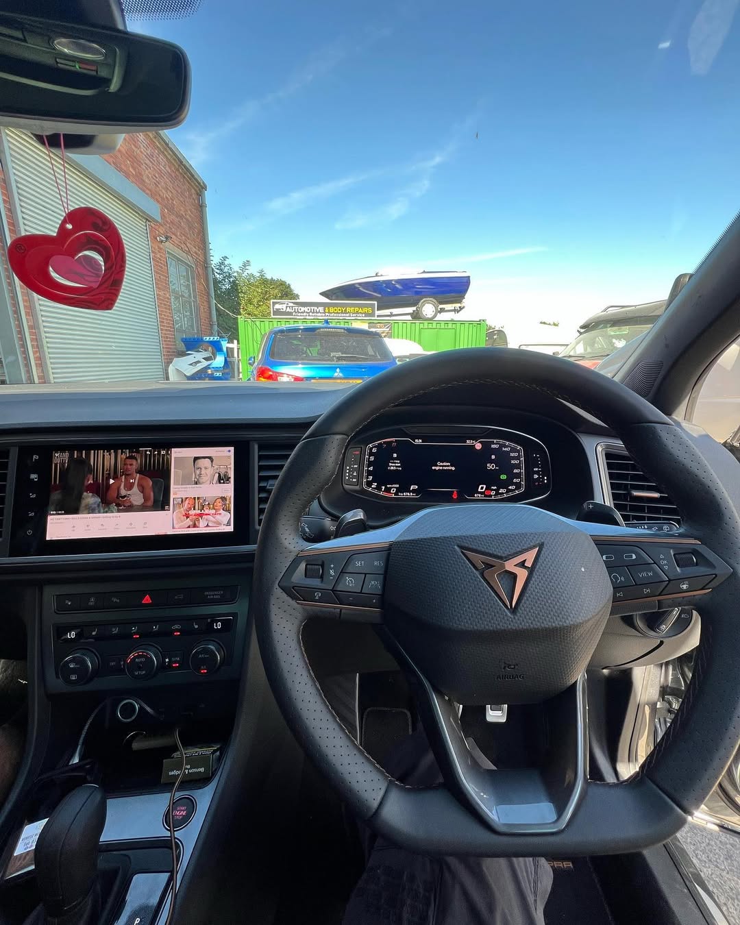 Youtube e Netflix AI-Box per Cupra